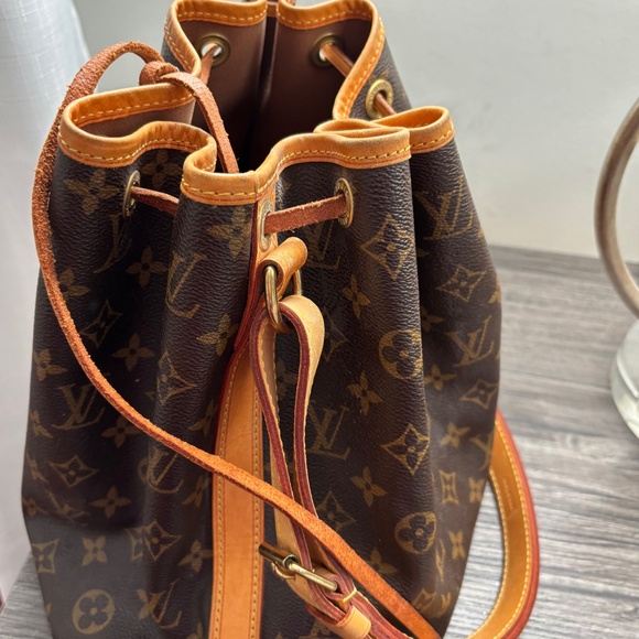 Louisvutton Bucket Bag - Picture 1 of 3